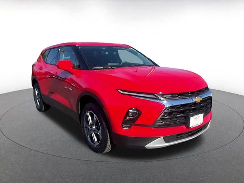 Used 2026 Chevrolet Blazer LT FWD image 3
