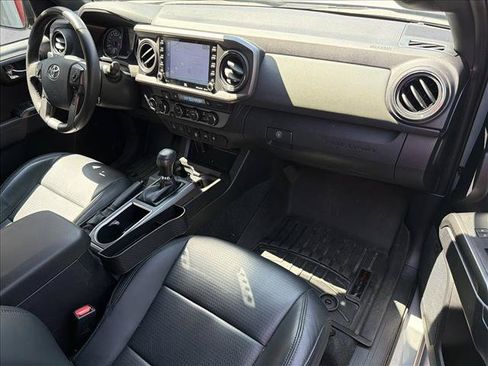 Used 2020 Toyota Tacoma TRD Sport w/ TRD Premium Sport Package AWD/4WD image 28