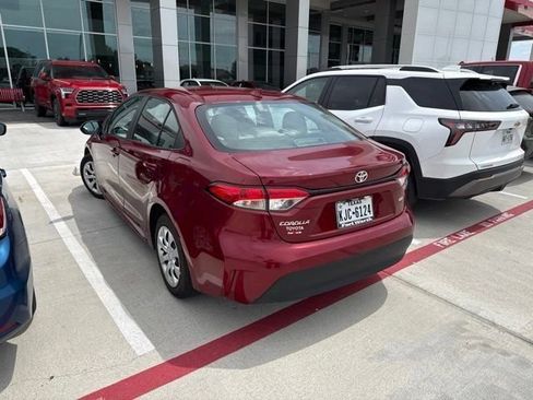 Used 2025 Toyota Corolla LE FWD image 6
