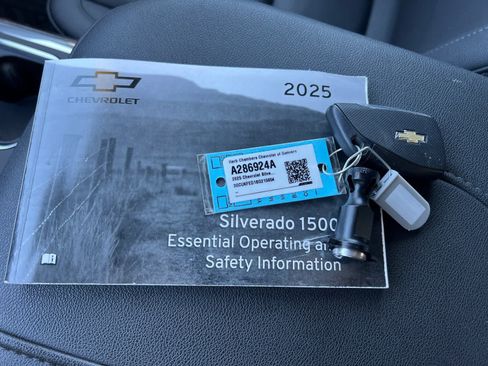 Used 2025 Chevrolet Silverado 1500 LT Trail Boss w/ Convenience Package II AWD/4WD image 12