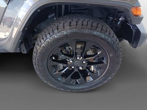 Used 2025 Jeep Gladiator Sport AWD/4WD image 15