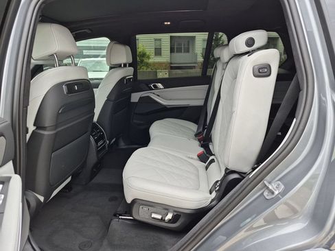 Used 2025 BMW X7 xDrive40i AWD/4WD image 10