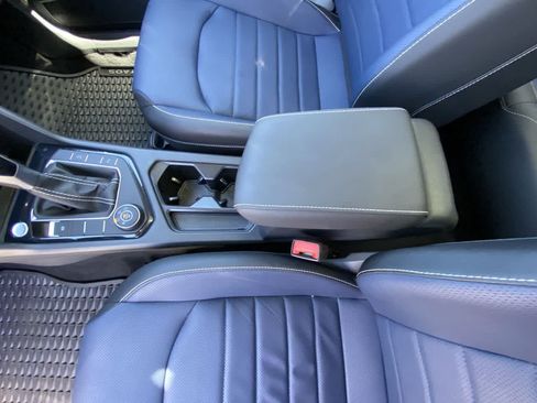 Used 2025 Volkswagen Taos SEL AWD/4WD image 21