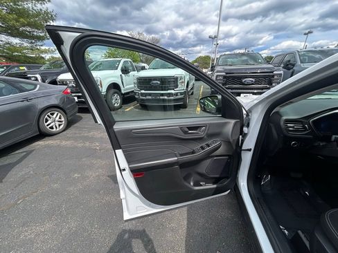 Used 2024 Ford Escape Active AWD/4WD image 12