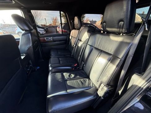Used 2017 Lincoln Navigator Select image 25