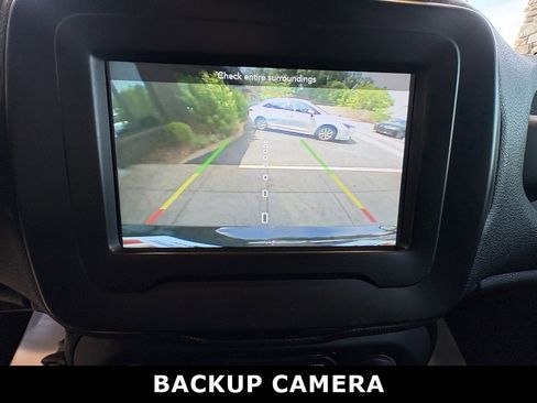 Used 2019 Jeep Renegade Latitude FWD image 18