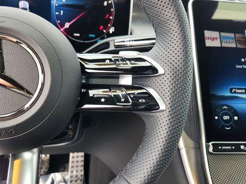 Used 2025 Mercedes-Benz GLC 300 4MATIC image 28