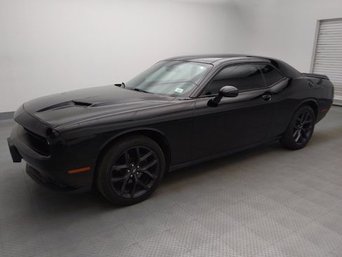 Used 2020 Dodge Challenger SXT w/ Blacktop Package RWD image 2