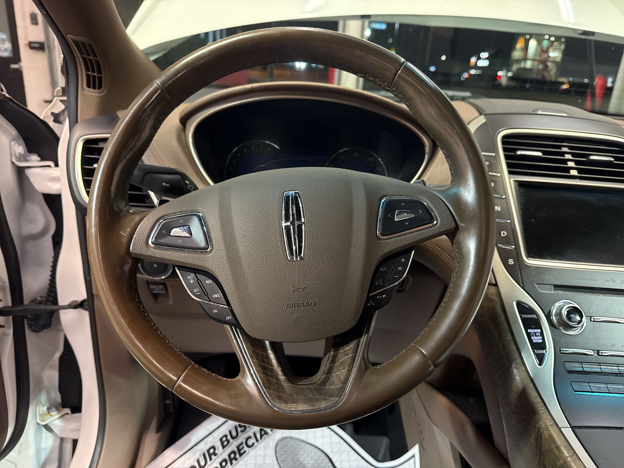Used 2017 Lincoln MKX Reserve w/ Lincoln MKX Climate Package AWD/4WD image 18