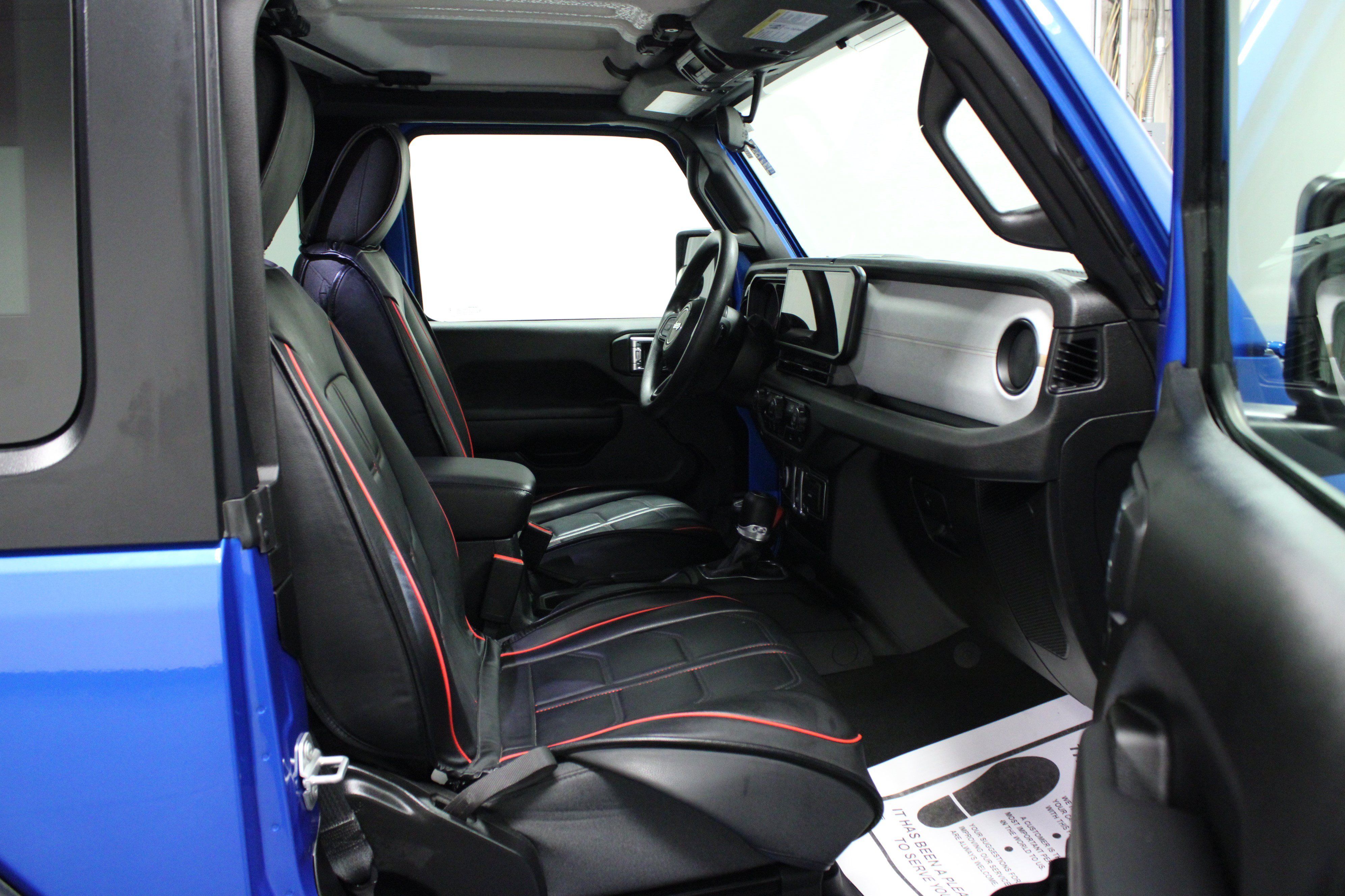 Used 2025 Jeep Wrangler Sport AWD/4WD image 15