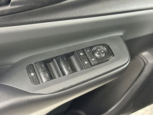 Used 2025 Toyota Prius LE image 18