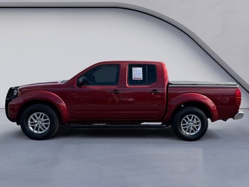 Used 2015 Nissan Frontier SV image 2
