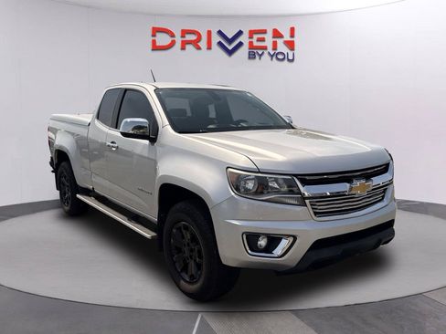 Used 2018 Chevrolet Colorado LT w/ LT Convenience Package RWD image 2