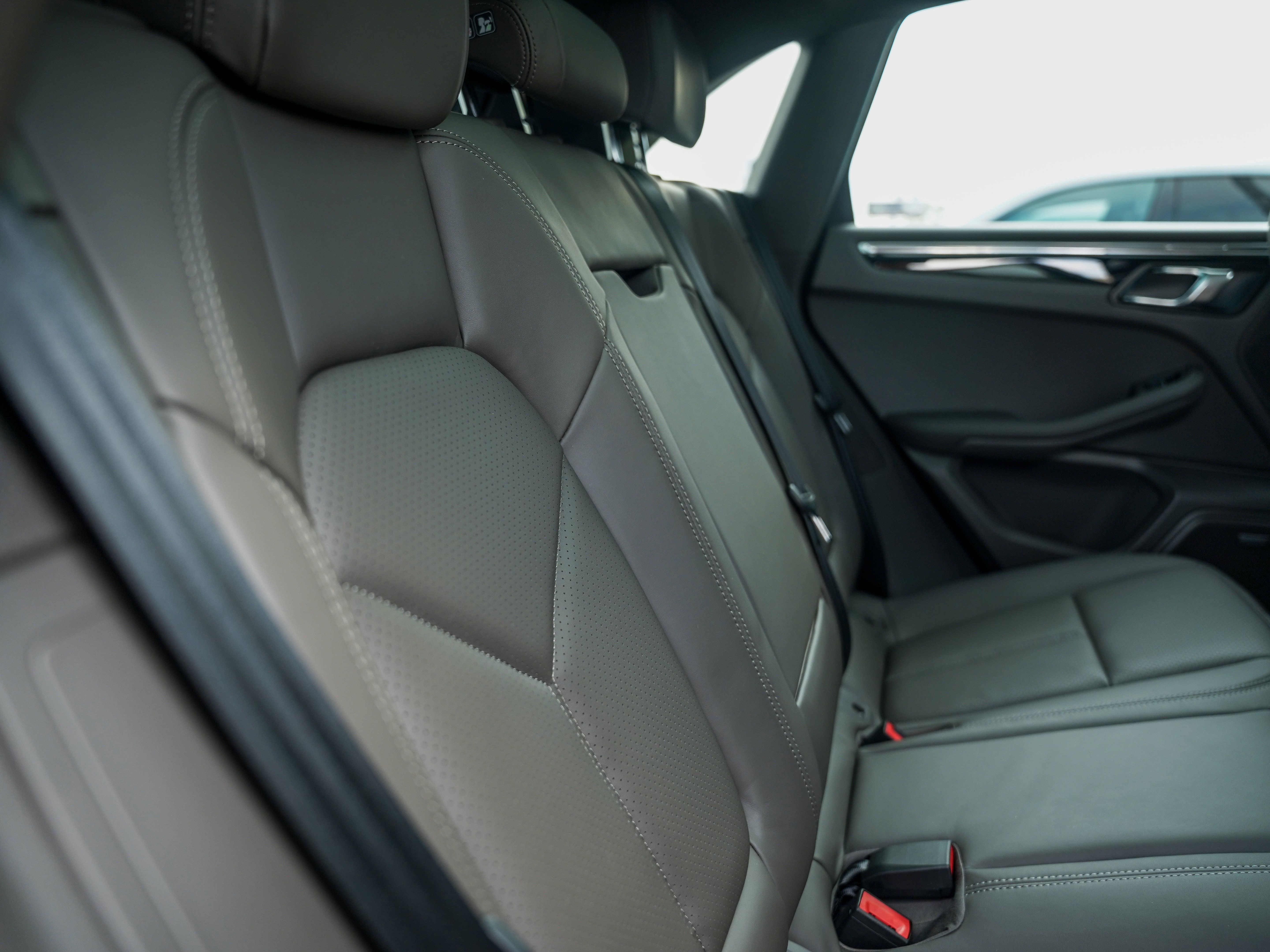 Certified 2026 Porsche Macan AWD/4WD image 32