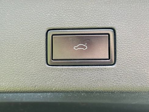 Used 2020 Volkswagen Atlas Cross Sport SE w/ Panoramic Sunroof Package FWD image 54