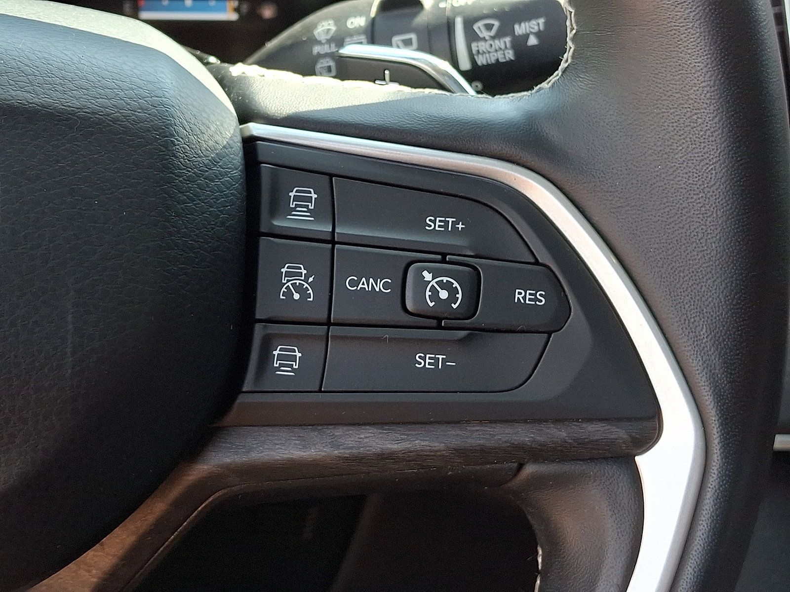 Used 2022 Jeep Grand Cherokee Limited AWD/4WD image 24