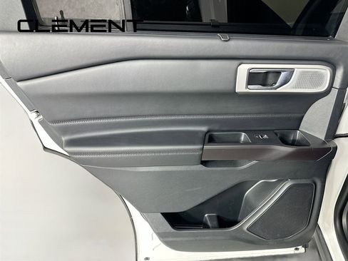 Certified 2020 Ford Explorer Platinum w/ Premium Technology Package image 32