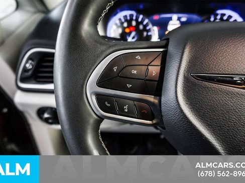Used 2023 Chrysler Pacifica Touring-L FWD image 25