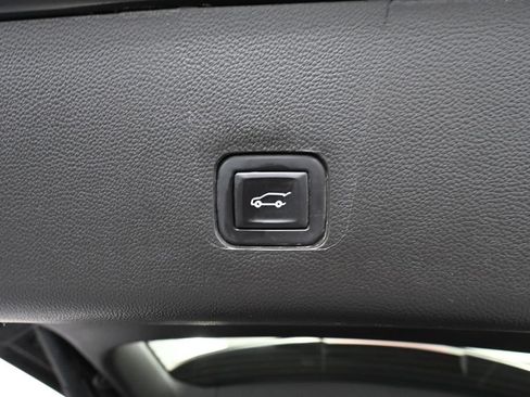 Used 2021 Chevrolet Traverse LT AWD/4WD image 46