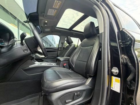 Used 2021 Ford Explorer Limited w/ Equipment Group 301A AWD/4WD image 13