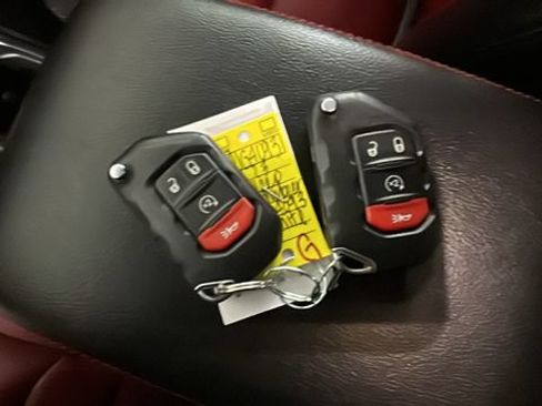Used 2023 Jeep Wrangler Unlimited Rubicon 4xe AWD/4WD image 19