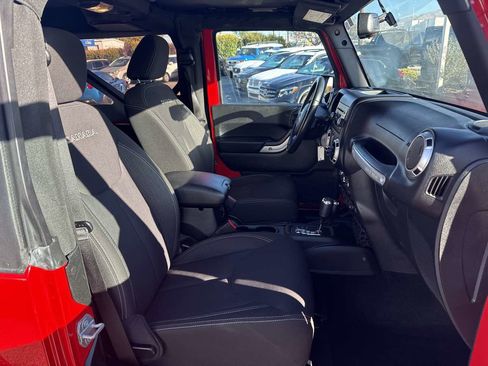 Used 2017 Jeep Wrangler Sahara image 15
