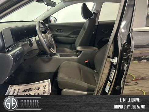 Used 2025 Hyundai Kona SEL FWD image 18
