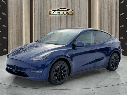 Used 2023 Tesla Model Y Long Range image 12