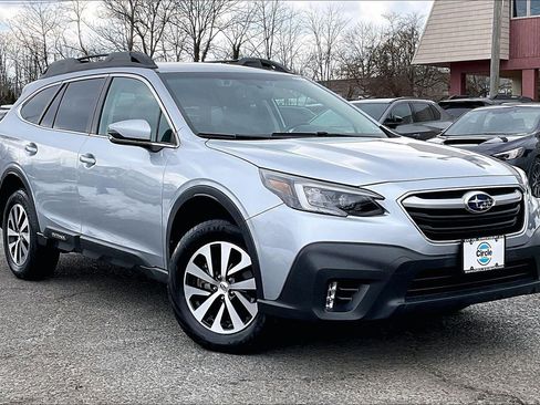 Certified 2022 Subaru Outback Premium image 2