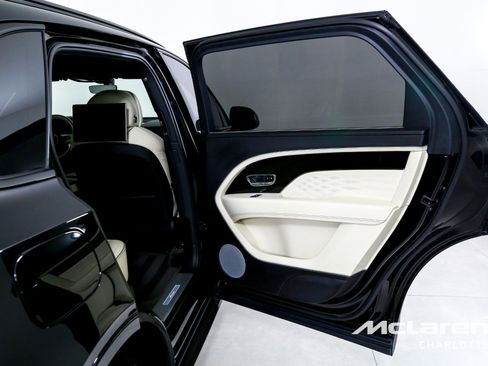 Used 2023 Bentley Bentayga Extended Wheelbase AWD/4WD image 25