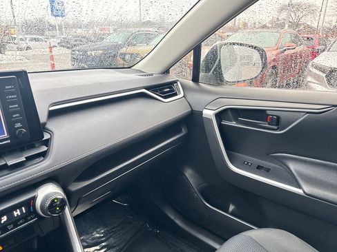 Used 2020 Toyota RAV4 LE image 28