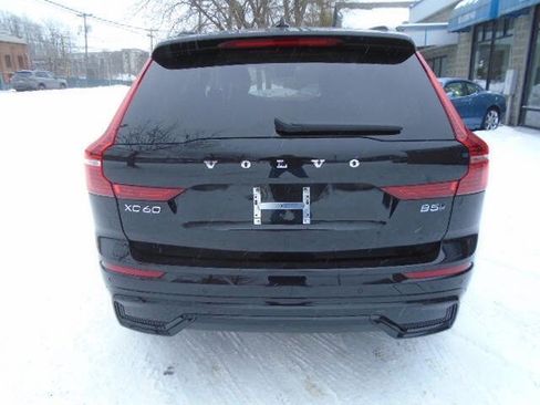 Used 2025 Volvo XC60 B5 Plus image 5