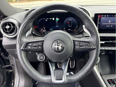 Used 2024 Alfa Romeo Tonale Veloce image 16