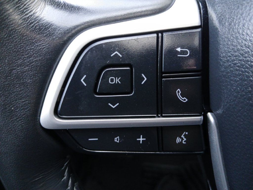 Used 2023 Toyota Highlander XSE FWD image 11