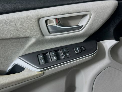 Used 2015 Toyota Camry SE image 15