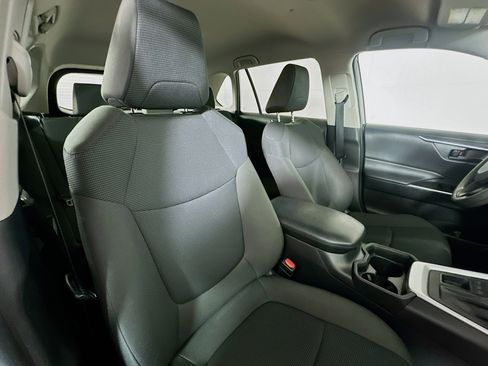 Used 2021 Toyota RAV4 LE image 25