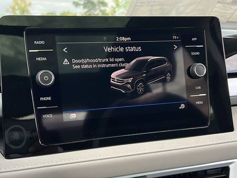 New 2025 Volkswagen Taos SE image 19