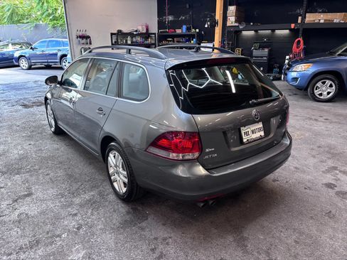 Used 2011 Volkswagen Jetta TDI FWD image 4