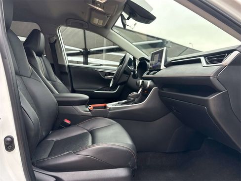 Used 2025 Toyota Corolla SE image 38