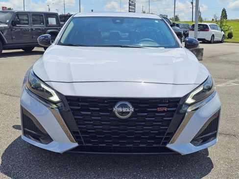 Used 2024 Nissan Altima 2.5 SR w/ SR Premium Package FWD image 2