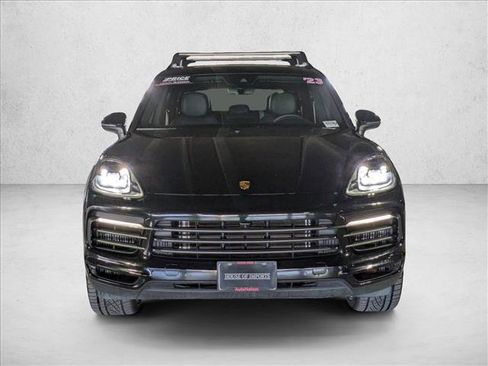 Used 2023 Porsche Cayenne Platinum Edition image 3