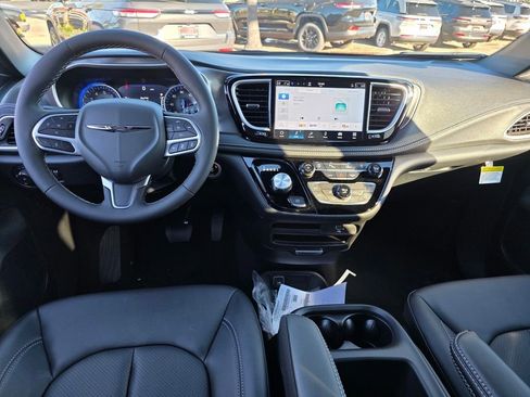 New 2026 Chrysler Pacifica Select image 11