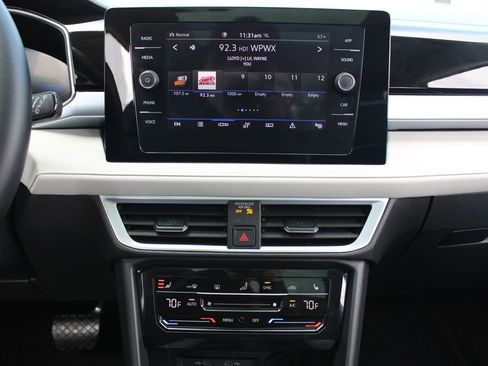 Certified 2025 Volkswagen Taos SE AWD/4WD image 15
