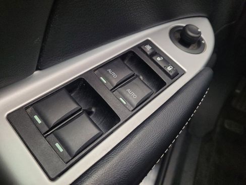 Used 2014 Chrysler 200 Limited image 27