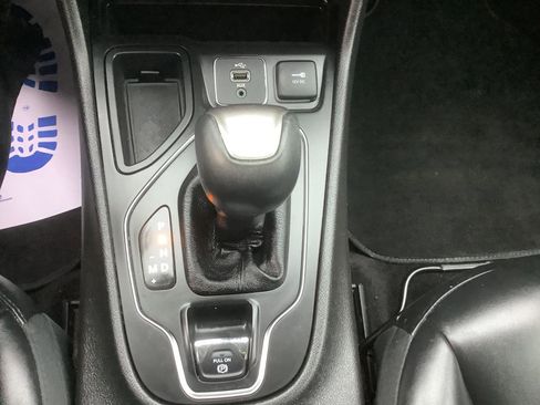 Used 2019 Jeep Cherokee Latitude Plus image 19