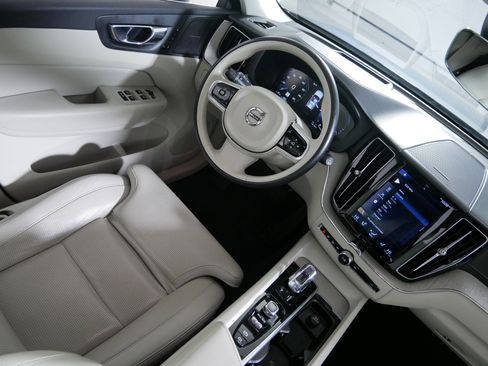 Used 2019 Volvo XC60 T8 Inscription w/ Advanced Package image 9