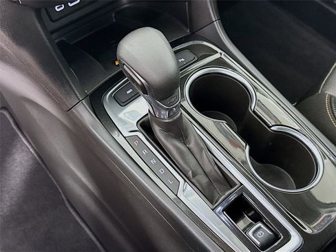 Used 2024 Chevrolet Equinox Premier image 16