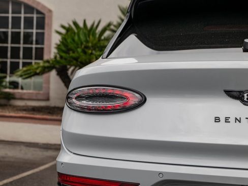 New 2026 Bentley Bentayga Speed AWD/4WD image 16