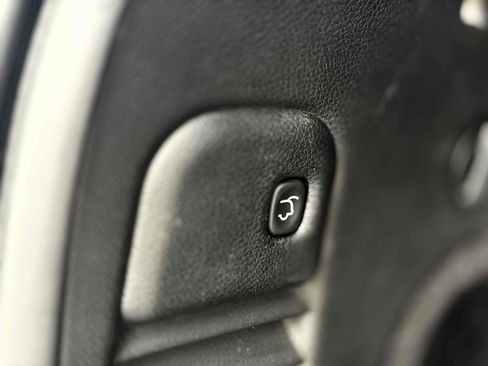 Used 2014 Jeep Grand Cherokee Overland AWD/4WD image 17