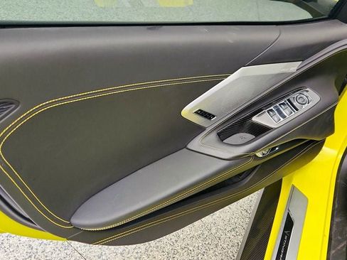 Used 2021 Chevrolet Corvette Stingray Premium Conv w/ Z51 Performance Package RWD image 11